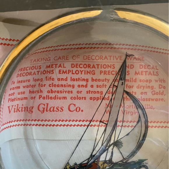 Viking Glass Co. Sail Boat Ashtray Set New in Original Packing and Box - Picture 2 of 4